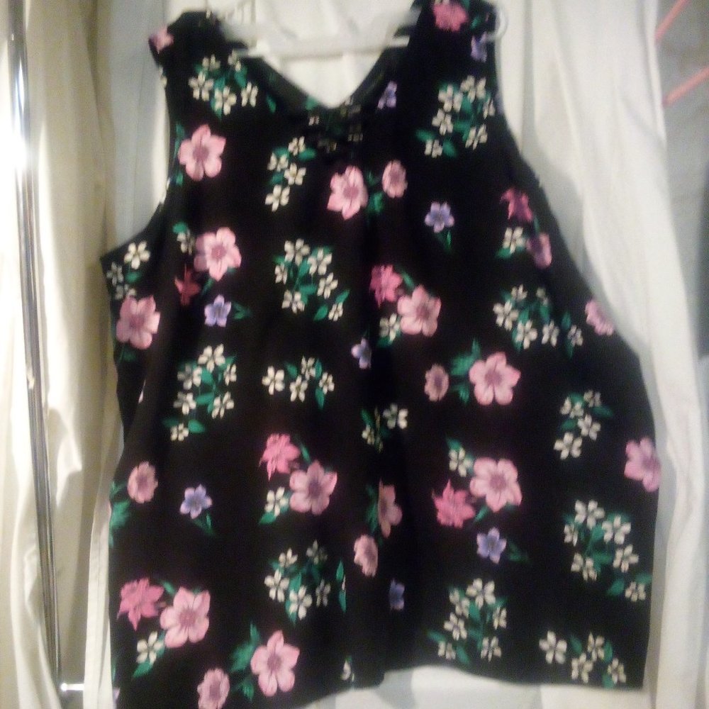 LANE BRYANT 26'W V, Neck.